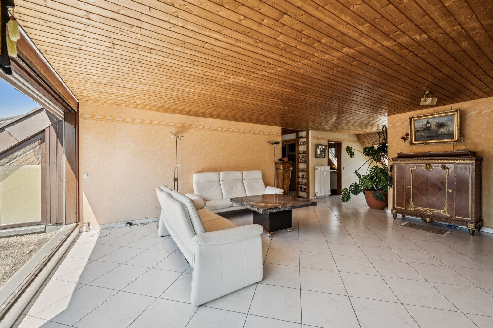 Stilvolle DG-Wohnung mit Loggia am Feldrand in Ludwigsburg
