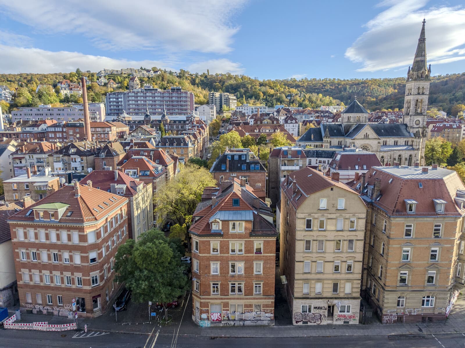Großzügiges Wohn- und Geschäftshaus mit Potenzial am Erwin-Schöttle-Platz