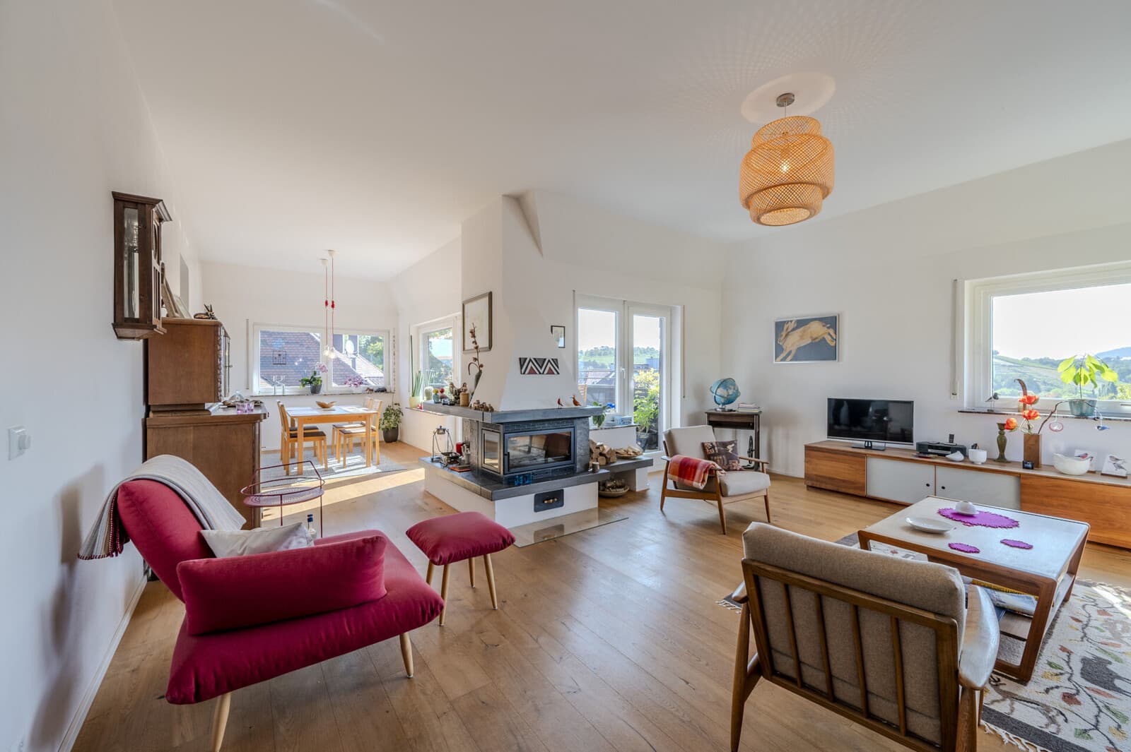 RESERVIERT - Penthouse-Feeling mit Kamin und Blick auf die Weinberge