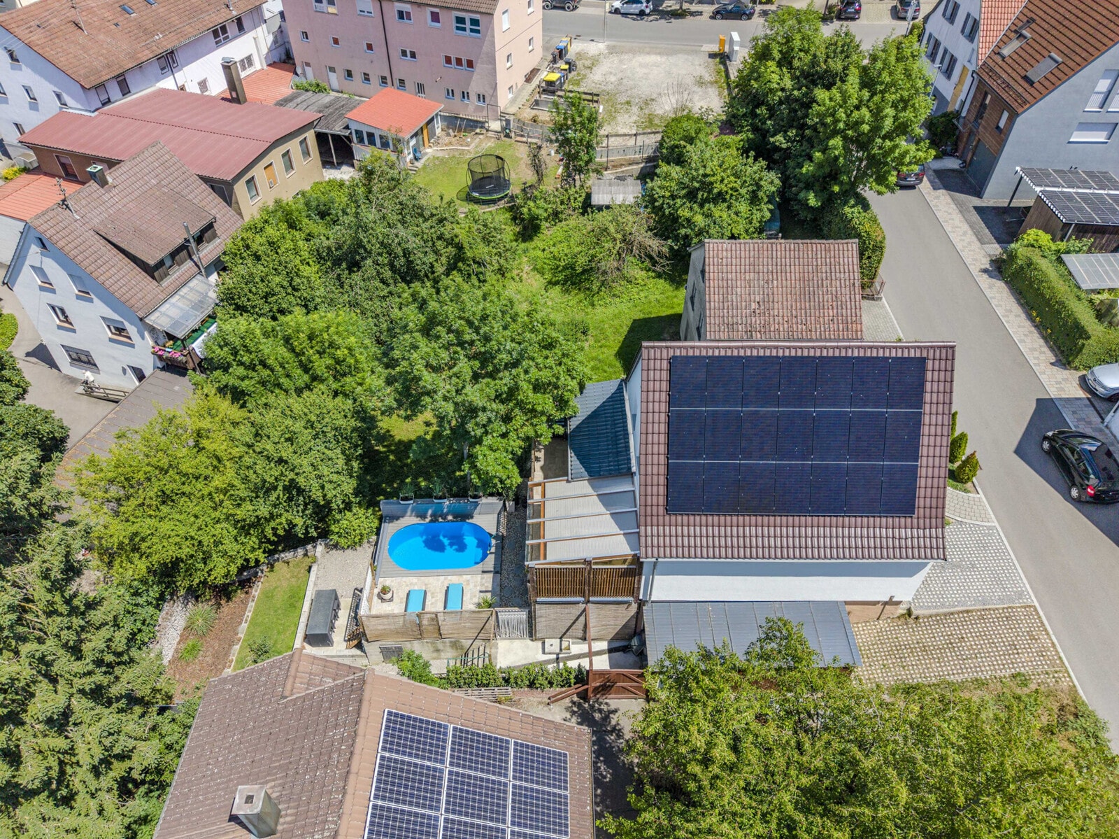 Wohlfühloase zum Ankommen: Kernsaniertes Einfamilienhaus mit Pool, Wärmepumpe und PV-Anlage