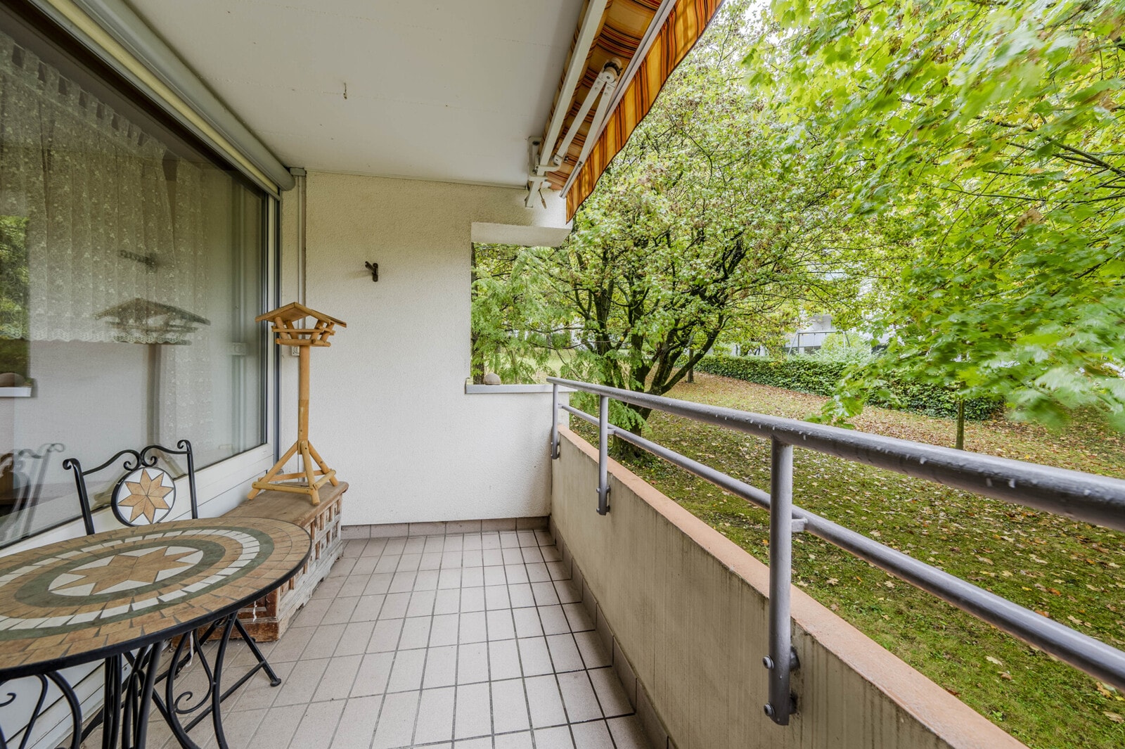 Hochparterre-Wohnung mit Westbalkon und Blick ins Grüne
