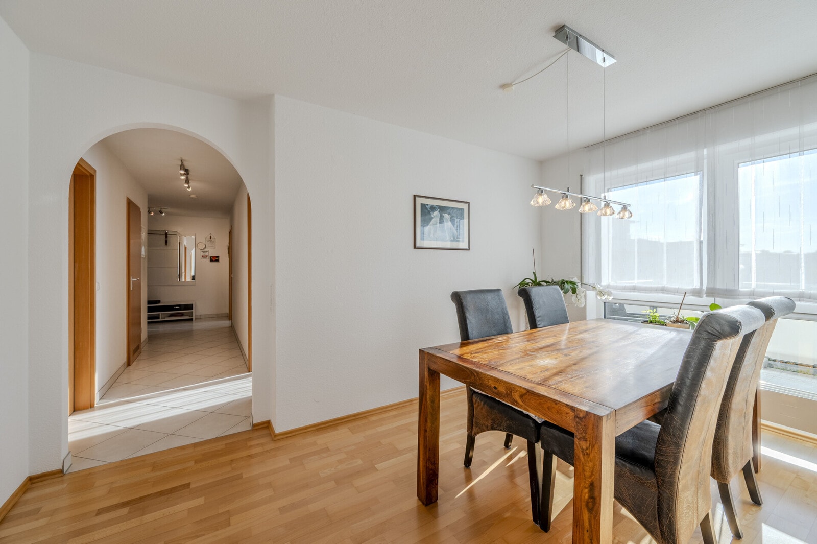 Einziehen und wohlfühlen: Top gepflegte Wohnung mit Westbalkon und Aufzug