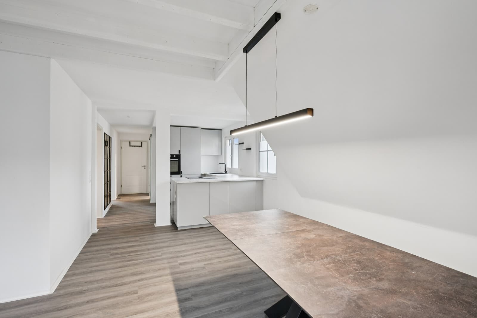 Sofort verfügbar: 3-Zimmer-Wohnung mit eigenem Hauseingang und ausgebautem DG