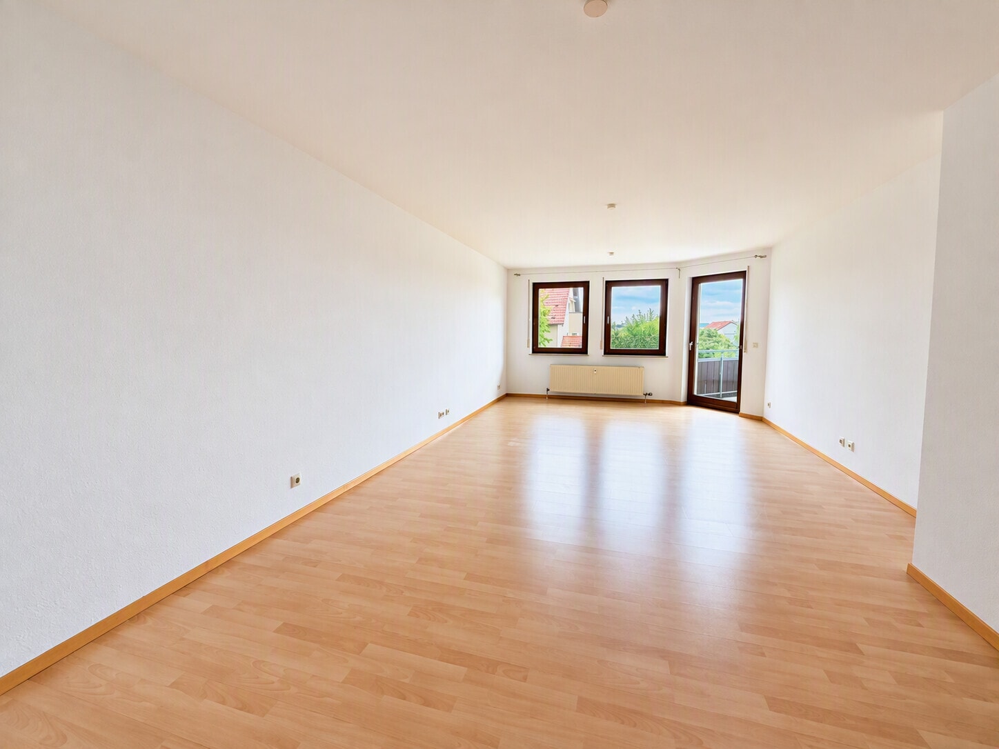 2,5-Zimmer-Wohnung im 1. OG mit Balkon und TG-Stellplatz in ruhiger Lage
